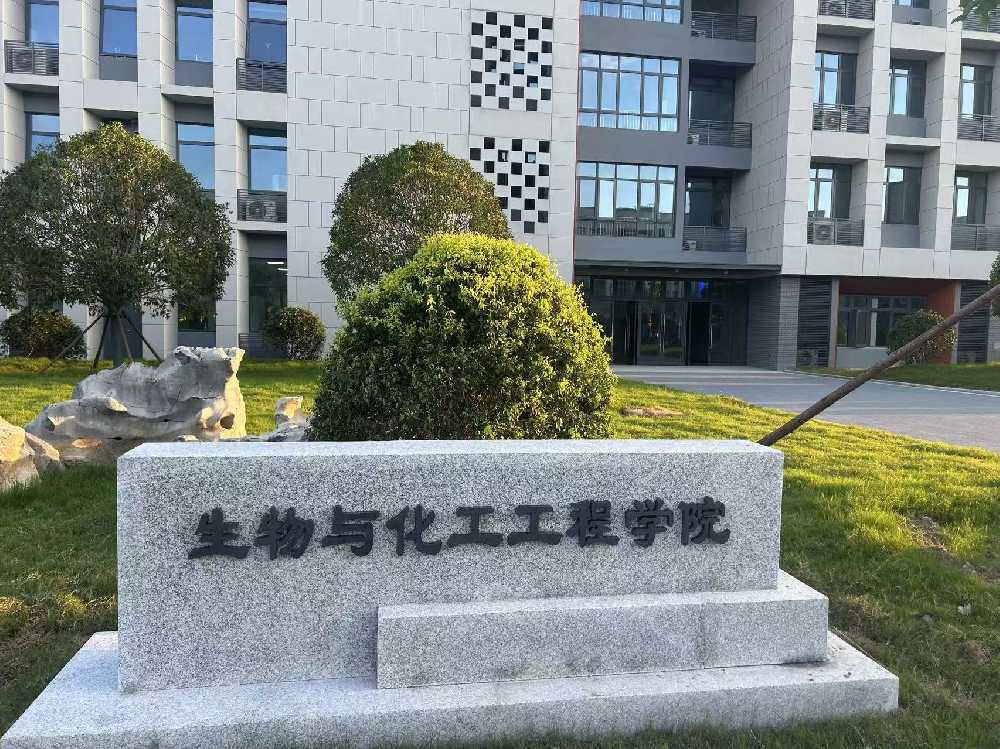 渠县扬州职业大学体育场高杆灯项目